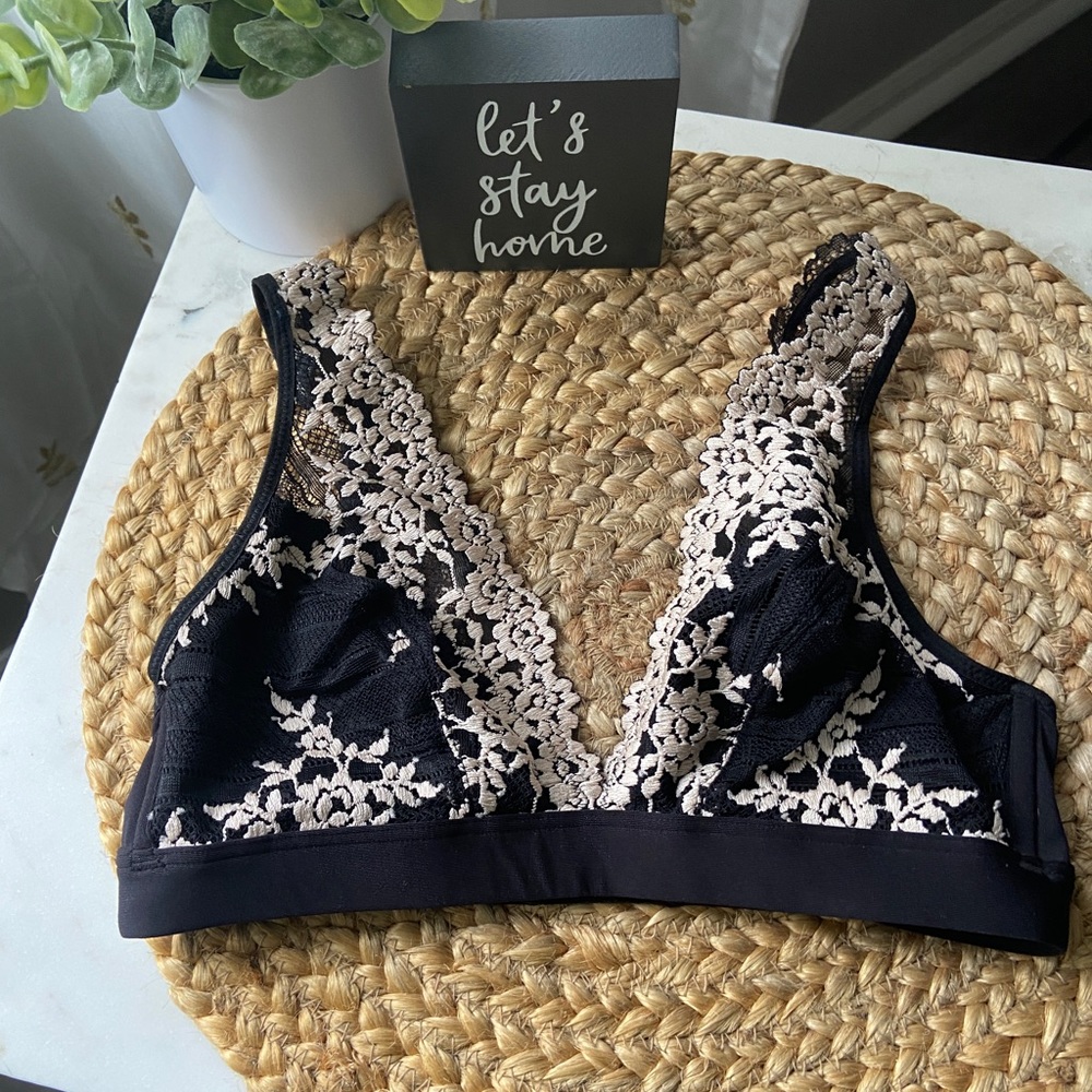 Wacoal Black Cream Embroidered Floral Lace Bralette - Picture 1 of 7